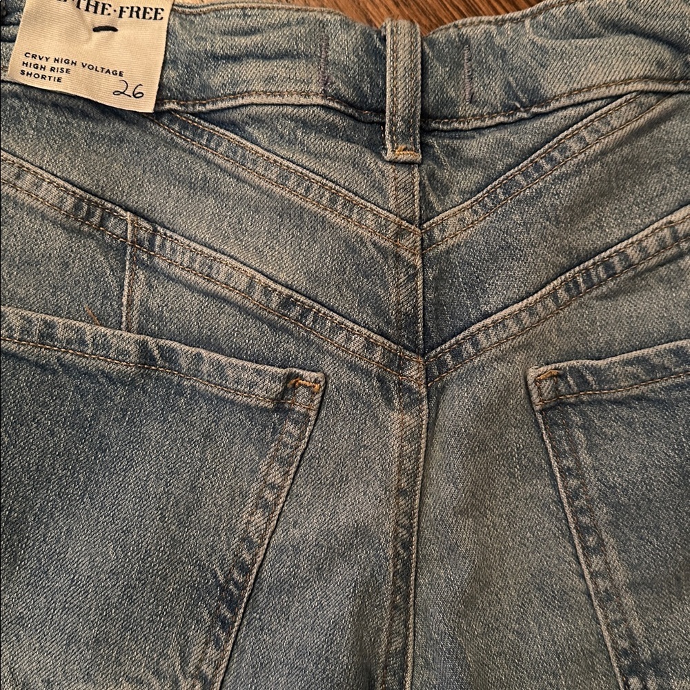 Free People cutoffs | We The Free CRVY High Voltage Short | Curvy jean shorts - Picture 5 of 9